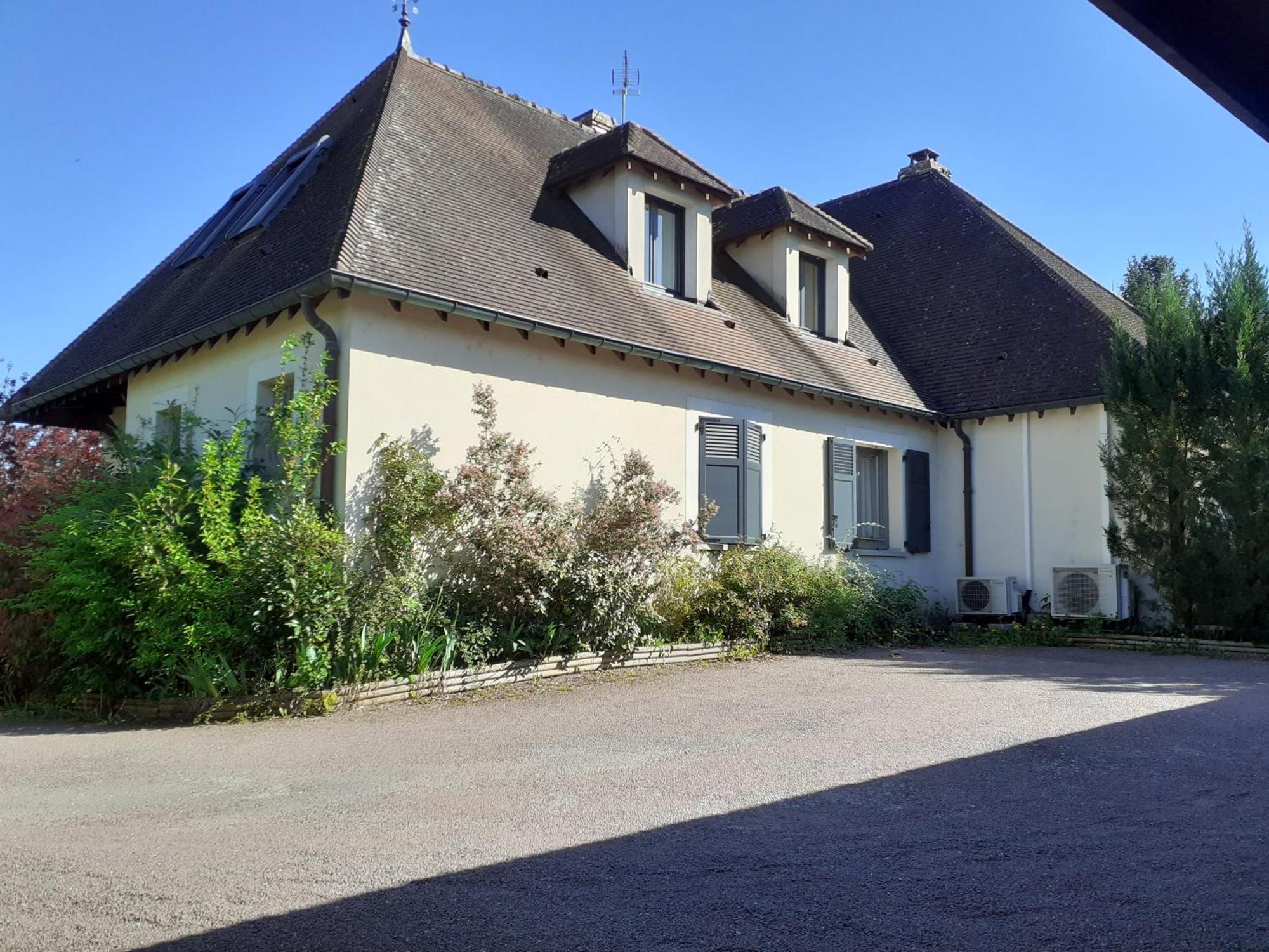 Au P'Tit Versailles Chatillon-Sur-Seine Exterior photo